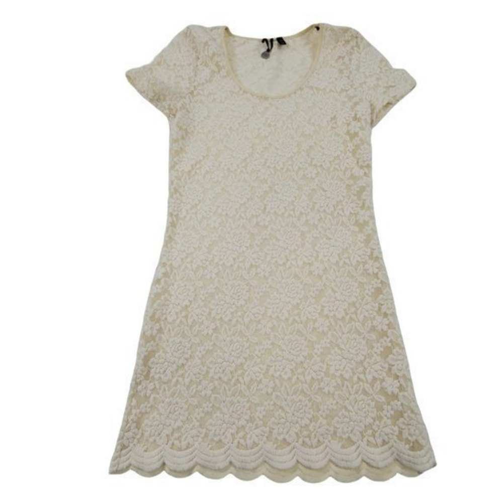 BKE Boutique Dress M‎ Cream Lace White Scallop Shee